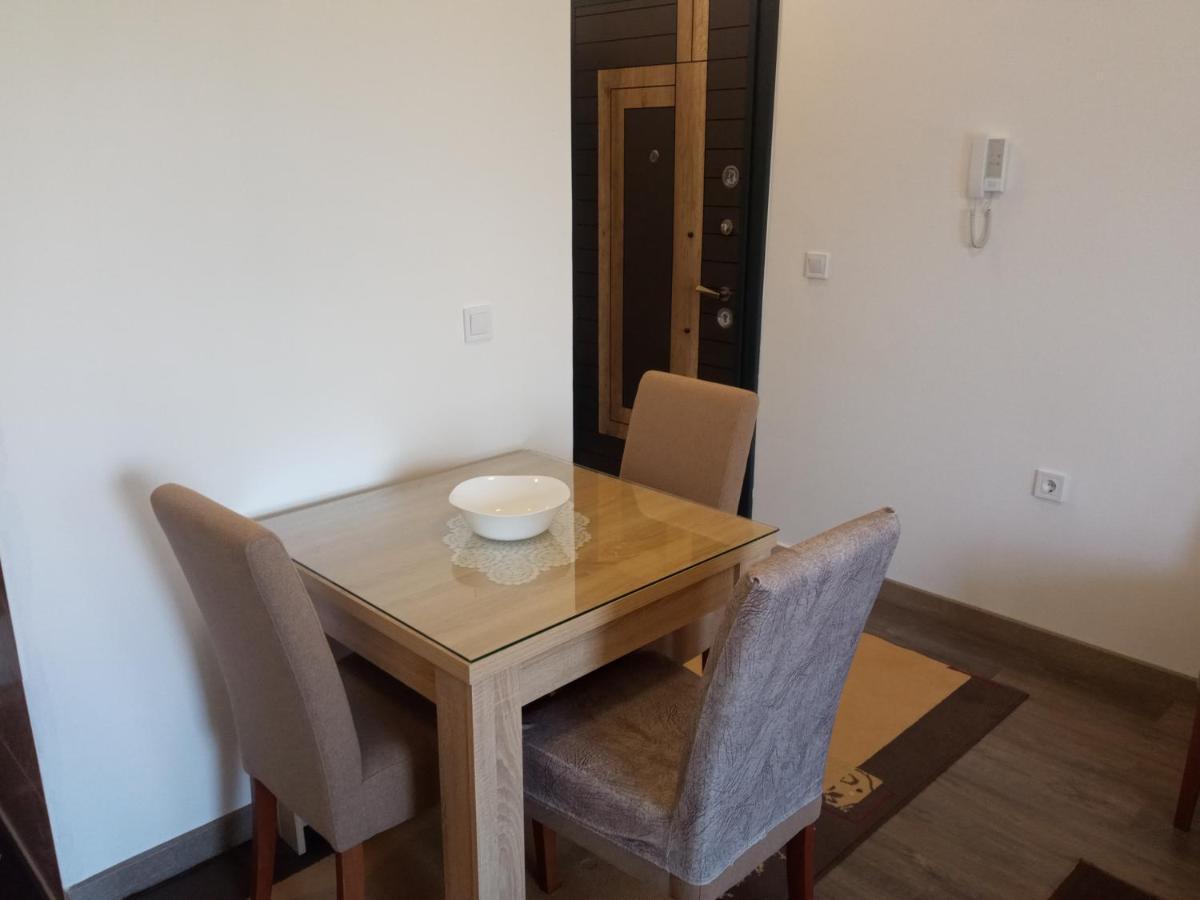 Apartman Ami Улцин Екстериор снимка